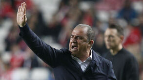 Fatih Terim: «No 1.º jogo marcaram um penálti e agora foi um fora de jogo mal assinalado»