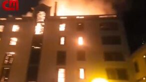 Violento incêndio consome antigo edifício no Funchal