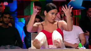 Apresentadora espanhola mostra dedos dos pés para criticar Ronaldo