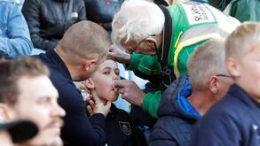 Levou com uma bolada de Joe Hart mas saiu-lhe a 'sorte grande'