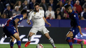 Carvajal defende Casemiro: «Eu estava a 25 metros e ouvi a patada...»