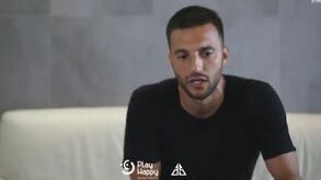 Samaris mostra o projeto que integra... e um português perfeito