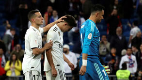 Jogadores do Real Madrid tentam acalmar adeptos com explicações para o desaire no clássico