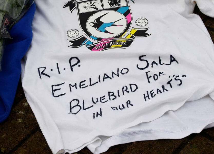 Equipes resgatam corpo em destroços de avião onde estava o jogador Emiliano  Sala, Mundo