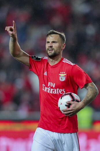 Seferovic: De quase dispensado no verão, tornou-se numa peça fundamental na campanha da equipa. Neste momento, já soma 13 golos, sendo o melhor marcador das águias.