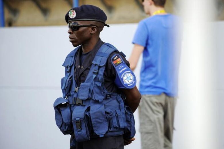 Polícia angolana