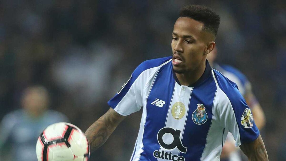 Enguiço por quebrar: Pepê em litígio com a baliza - FC Porto