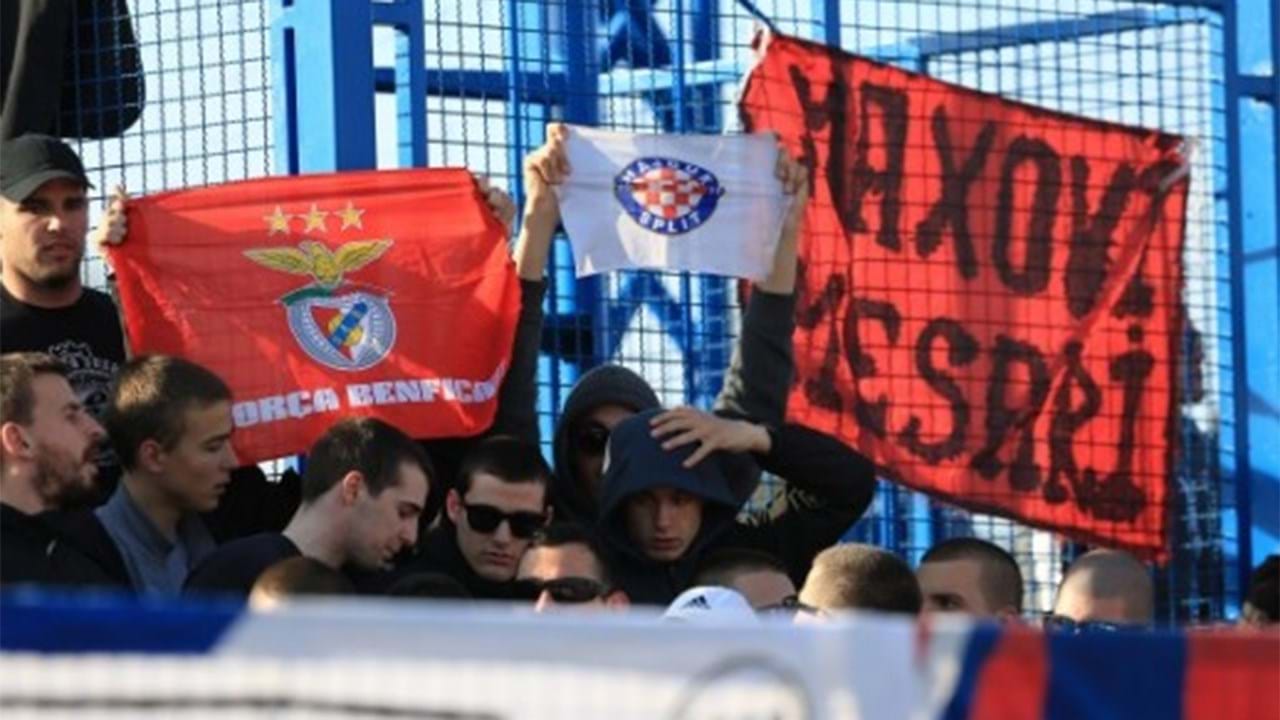 Benfica multado por pirotecnia e por felicitações a uma claque do Hajduk  Split