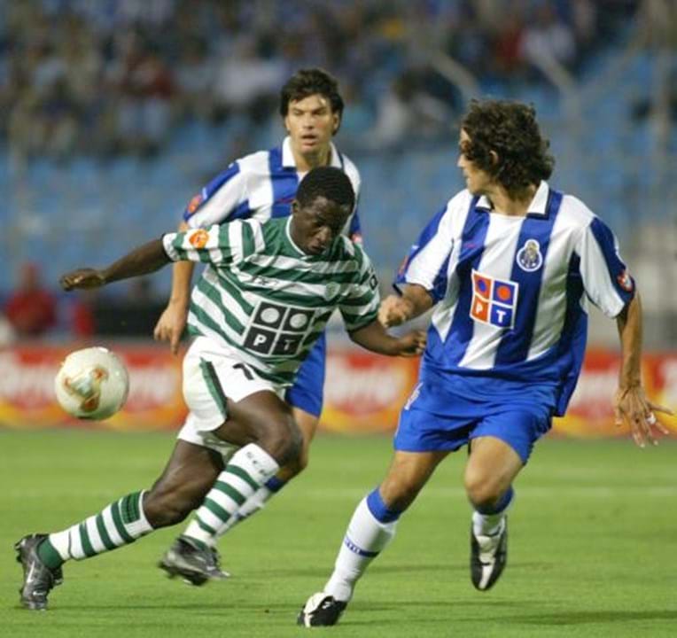 Lourenço (à esquerda) - Atuou pelo Sporting e representou a seleção angolana por uma vez. Eterna promessa adiada