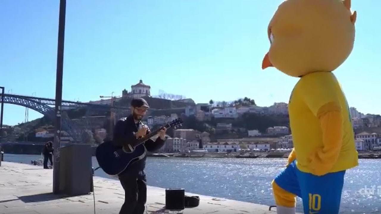 Canarinho' espalhou o samba pela cidade do Porto - Vídeos - Jornal Record