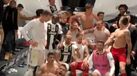 Jogadores da Juve aos gritos por Ronaldo: eis os bastidores da icónica foto no balneário