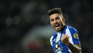 Alex Telles, FC Porto (lateral esquerdo de 26 anos)