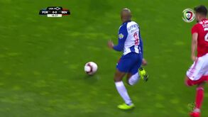 Foi assim que Adrián López marcou (com 'aprovação' do VAR)