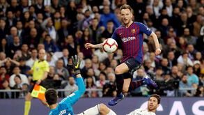 Mourinho deixa conselho a Rakitic: «Deve melhorar o seu Instagram»