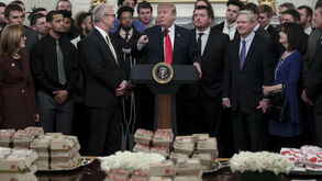 Trump convida equipa de futebol a ir à Casa Branca e oferece um 'banquete' de... fast food