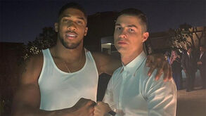 Anthony Joshua explicou por que admira Ronaldo e... meteu-se numa alhada