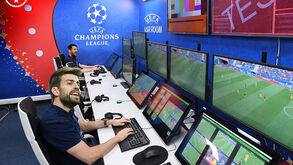 Piqué e Messi no VAR e Ronaldo sempre presente: os melhores memes do pesadelo do Real Madrid