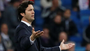Solari foi confrontado por adeptos do Real Madrid em fúria à saída do Santiago Bernabéu