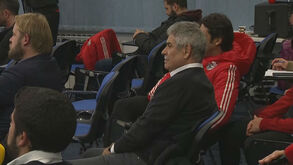 Vieira e Rui Costa atentos à conferência de Bruno Lage na Croácia