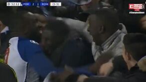 Marega quase 'mandou' o Dragão abaixo e foi celebrar para as bancadas
