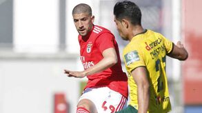 Taarabt ganha moral nos ‘bês’ com elogios do treinador