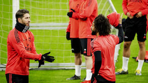 Sergio Ramos e Marcelo separados no treino pelos companheiros de equipa