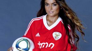 Ex-Miss Fanática Record faz furor em novo reality show