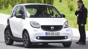 Imagina quantos minutos é que os craques de futebol precisam de jogar para pagar o carro?