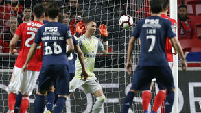 Rodrigo Pinho fugiu à defesa do Santa Clara e colocou o Benfica na frente