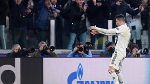 A festa rija de Ronaldo e o Estádio da Juventus com bandeira de Portugal