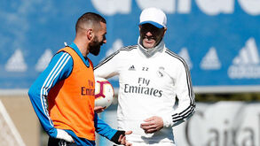 Sorrisos voltaram aos treinos do Real Madrid no 1.º dia de Zidane