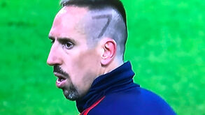 Ribéry dá que falar por causa do... penteado