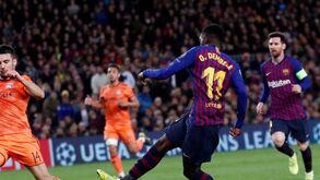 Ousmane Dembélé pára entre três a quatro semanas
