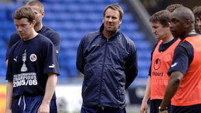 O drama de ex-avançado do Arsenal: «Estou a cavar a minha própria sepultura»