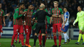 João Capela (e o VAR) no centro das atenções no Dragão