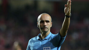 Benfica 'atira-se' às arbitragens: «Gritante dualidade de critérios sempre a favorecer o mesmo»