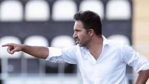Carlos Pinto oficializado como novo técnico do Famalicão