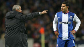 Scouting de Mourinho ao FC Porto esmiuçou tudo: dos livres de Quaresma às quedas de Postiga
