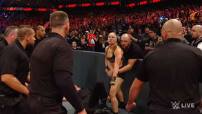WWE: Ronda Rousey e o marido levaram tudo à frente