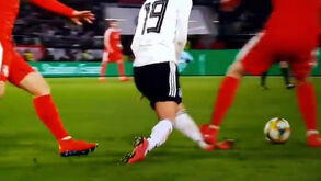 A entrada assassina que terá deixado Guardiola de mãos na cabeça