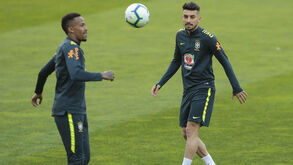 Penúltimo treino de Tite prevê estreia de Alex Telles ao lado de Militão no Brasil