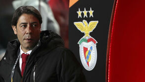 Liverpool vence Milan em encontro de glórias com presença de Rui Costa