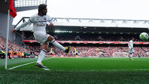 Recorda-se destes ex-craques de Liverpool e Milan do início do século? Eles 'voltaram' a jogar