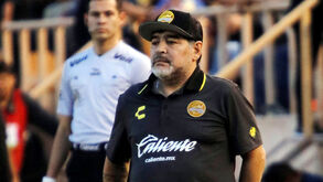 E já vão 10 filhos: jovem de 18 anos diz que Maradona é o seu pai