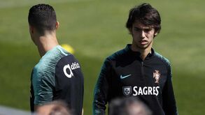 Preocupações para Fernando Santos e Bruno Lage: o que se sabe da lesão de João Félix