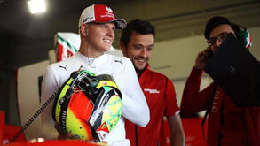 Filho de Schumacher vai pilotar um Ferrari no Bahrain