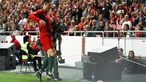 O momento da (improvável) lesão de Cristiano Ronaldo