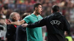 Cristiano Ronaldo não escondeu a revolta no banco da Seleção