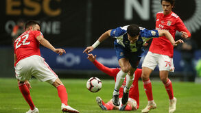 Lage mandou jogadores 'atacar' pé direito de Pepe