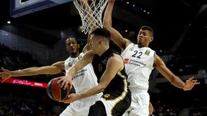 Edy Tavares sente-se 